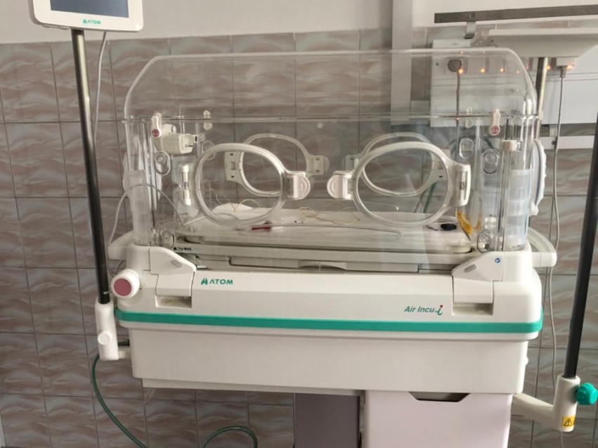 Отделению реанимации новорожденных краевой детской клинической больницы в Чите подарили кувез